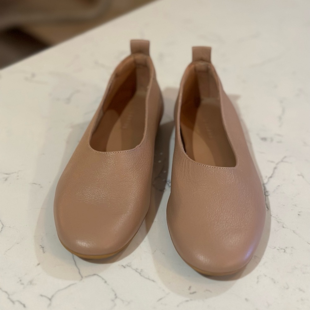 Everlane leather flats in 7.